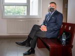 Fico sa posadil na lavicu pre verejnosť. Proces s Kováčikom je fraška, tvrdí