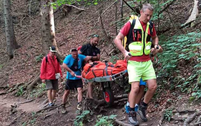 Nad Novými Dierami si poranila koleno 53-ročná turistka