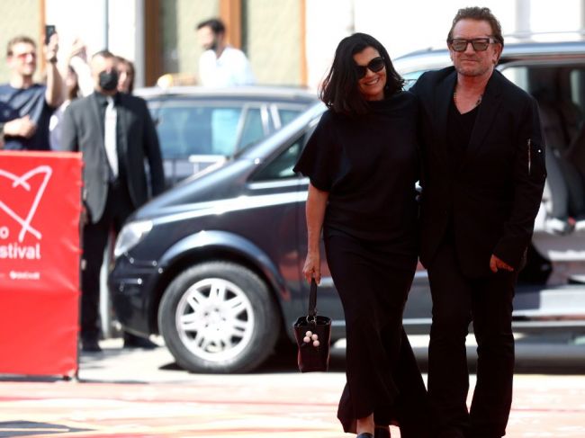 Na filmový festival v Sarajeve neočakávane zavítal írsky spevák Bono