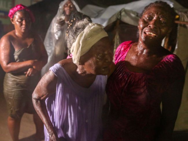 Počet obetí zemetrasenia na Haiti stúpol na 1419, zranených je 6000