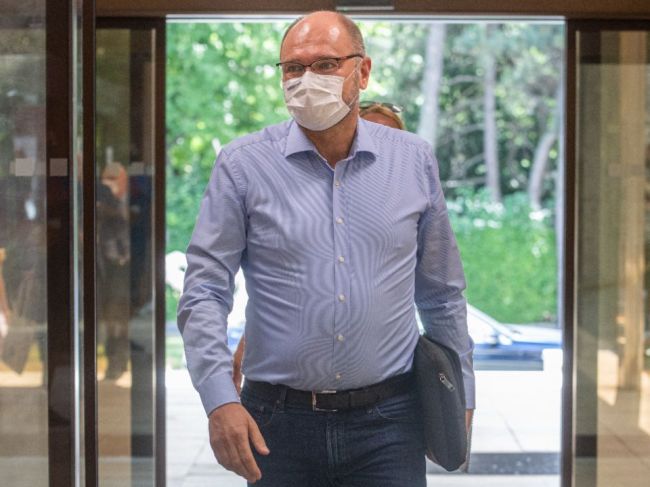 Sulík súhlasí s prijatím 10 Afgancov, masívne udeľovanie azylov nechce