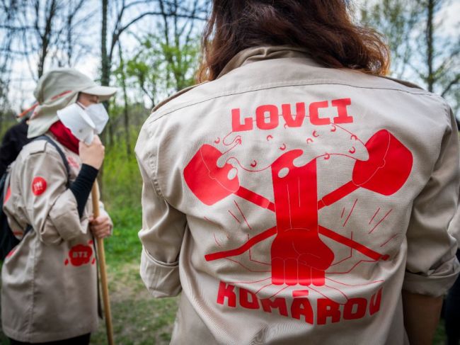 Ľuďom z rodinných domov a záhradkárom v Bratislave rozdávajú tablety proti komárom