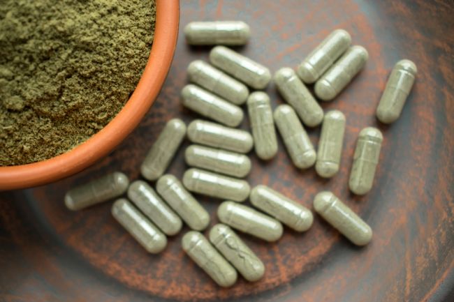 Na Slovensku stúpa užívanie novej drogy s názvom kratom