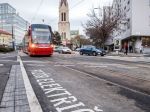 V Bratislave došlo k zrážke električky s chodcom, na mieste zasahovali aj záchranári