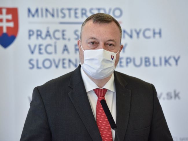 Výhrady voči Krajniakovej dôchodkovej reforme má aj ministerstvo financií