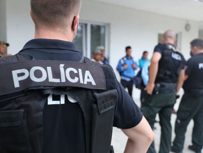 Novela o Policajnom zbore má zrušiť menovky aj zaviesť štruktúru PZ