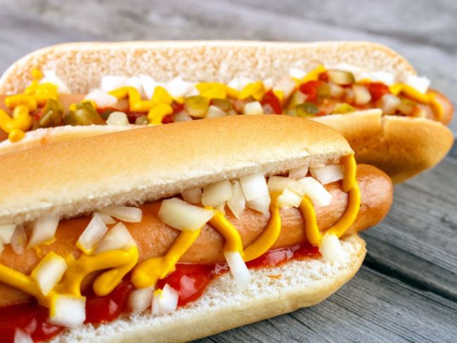 Hotdog vám skráti život o 36 minút, orechy vám vrátia 26 minút. Ako jedlo vplýva na vek