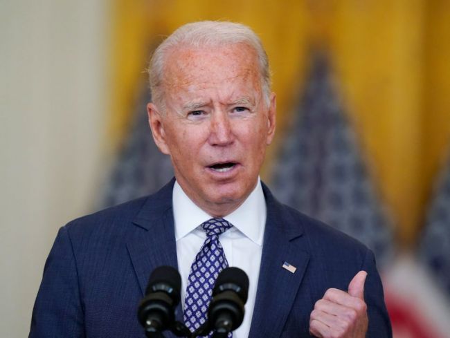 Biden: Z kábulského letiska sme odviezli už 13.000 ľudí