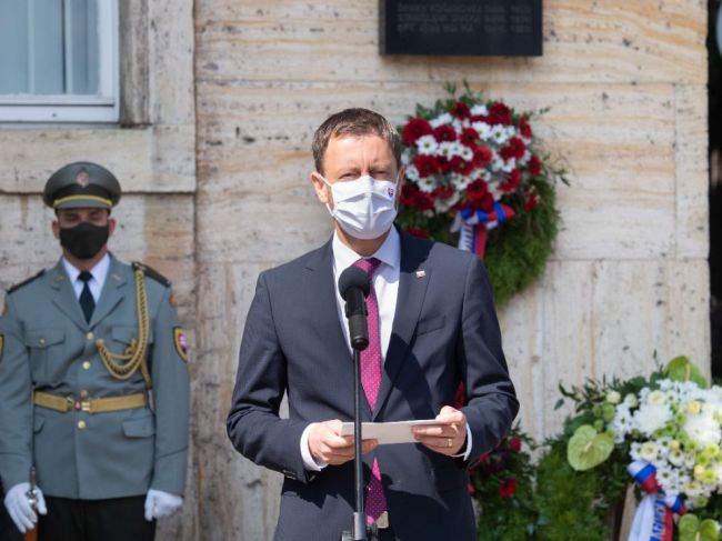 Premiér: Aj napriek porážkam sa za slobodu oplatí bojovať