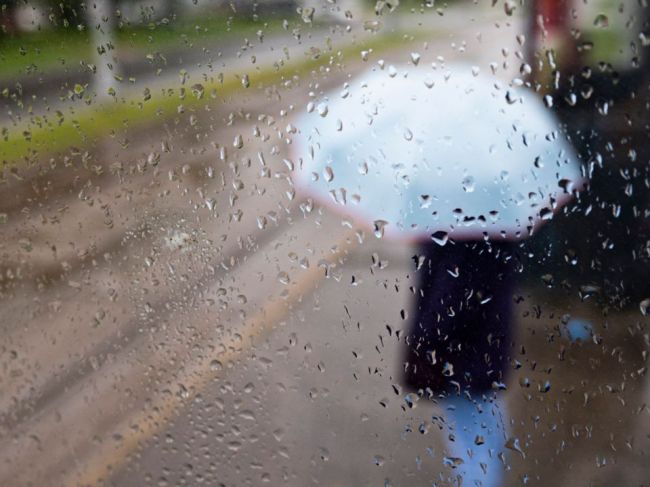 Na východe Slovenska môžu byť búrky, na západe hrozia povodne