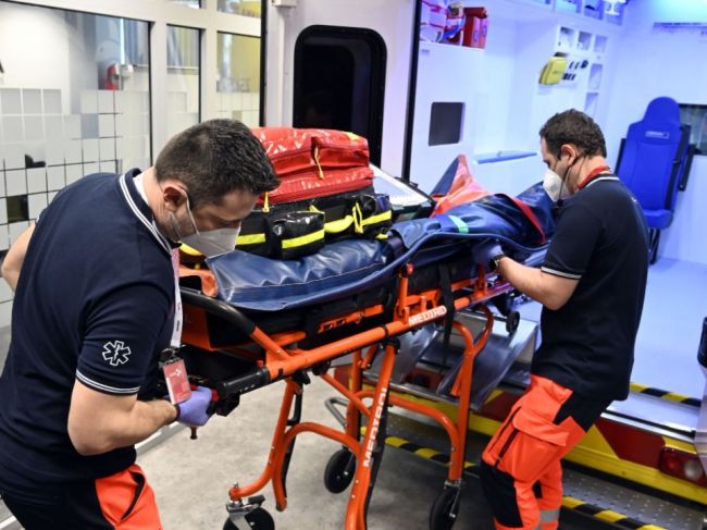 Záchranári i operátori 155 sa čoraz častejšie stretávajú s agresiou voči nim