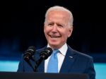 Biden oslavoval definitívne schválenie vakcíny od Pfizeru