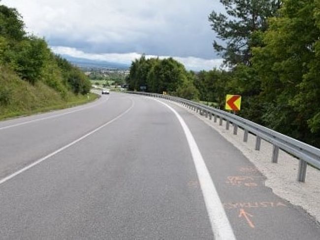 Polícia hľadá svedkov dopravnej nehody, pri ktorej zomrel 18-ročný cyklista