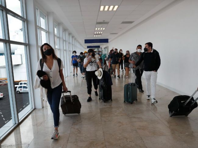 COVID pasy pomáhajú leteckej doprave v Európe, v USA a Číne sa zotavuje pomalšie