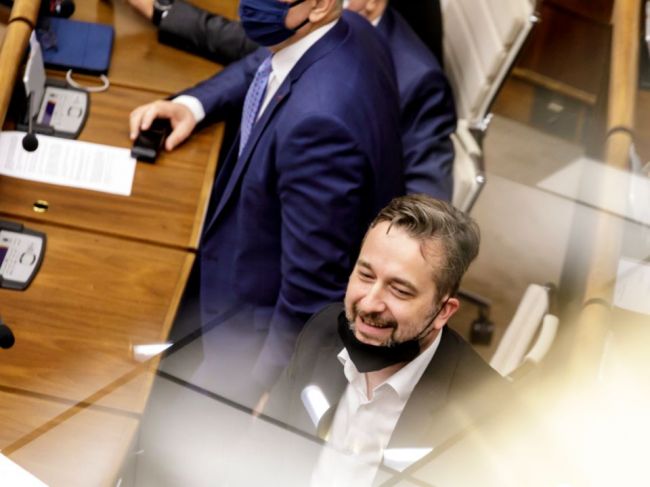 Výbor pre nezlučiteľnosť funkcií sa má zaoberať ďalším podnetom o oblátkach