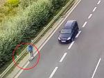 Polícia pátra po mužovi, ktorý sa rozhodol ísť na D1 na elektrickej kolobežke