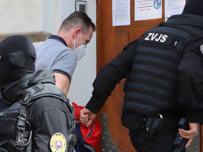 Bývalí policajti Marián Z. a Milan M. z kauzy Očistec zostávajú vo väzbe