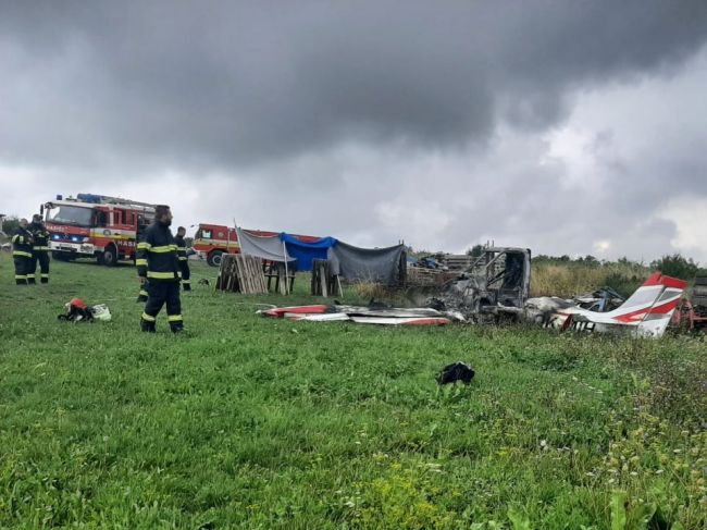 Pri Skalici padlo lietadlo, hlásia obete