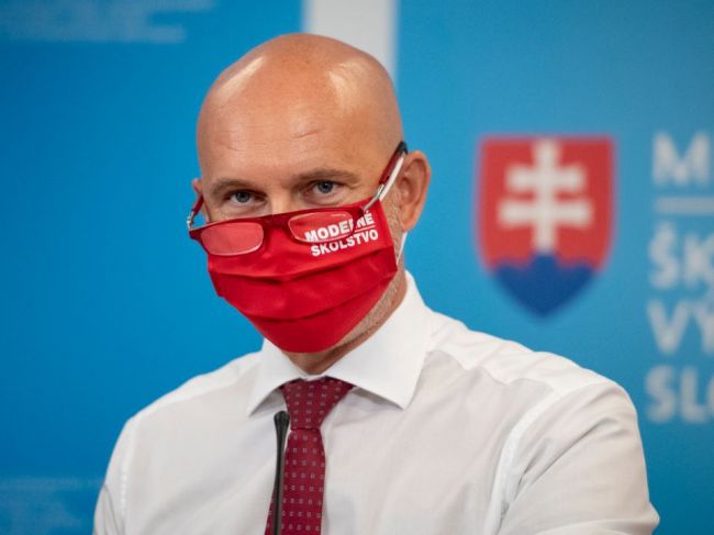 49 slovenských škôl učí v dvojzmennej prevádzke, Gröhling to chce zmeniť