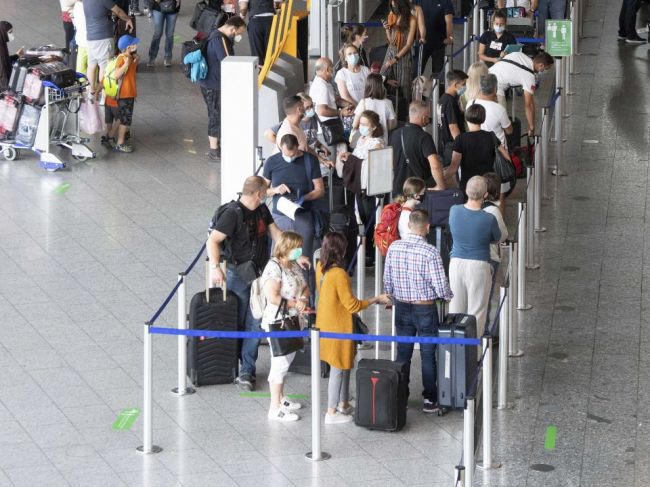 Česko od pondelka zaradí medzi vysoko rizikové oblasti Nemecko, Madeiru a Baleáry