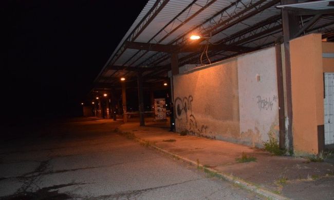 Polícia obvinila z beštiálnej vraždy iba 15-ročného chlapca