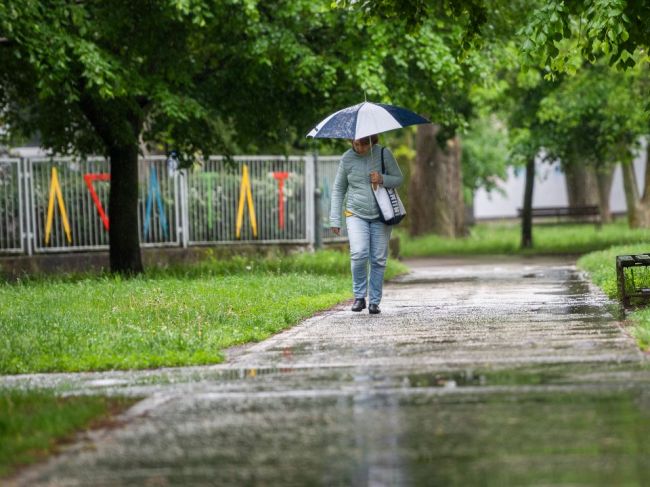 SHMÚ vydal na utorok výstrahu pred dažďom, týka sa viacerých okresov