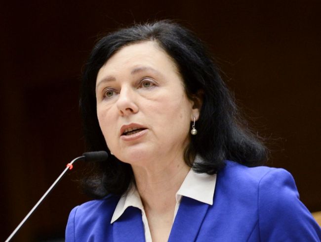 Jourová: Výnimočný stav v Poľsku dokazuje závažnosť migračnej krízy