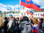 Demonštranti zablokovali komunikácie v okolí Hodžovho námestia
