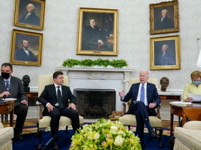 Zelenskyj: USA uvalia sankcie na plynovod, ak bude mať Ukrajina problémy