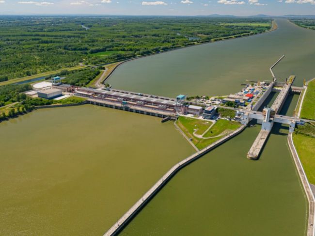 Dopravu na vodnom diele Gabčíkovo blokuje nákladná loď