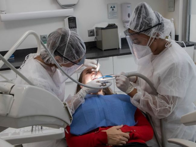 Návštevy v ambulanciách zubných lekárov vlani výraznejšie poklesli