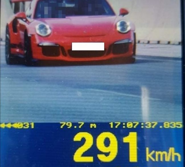Polícia namerala vodičovi na diaľnici rekordných 291 kilometrov za hodinu