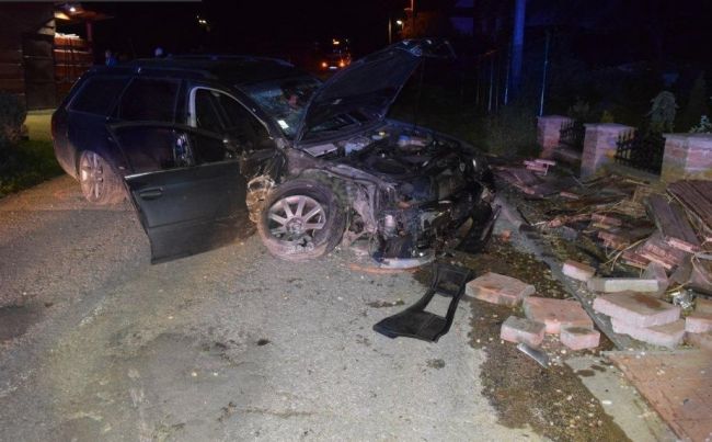 Opitý vodič narazil do diviaka, stavebného materiálu a oplotenia