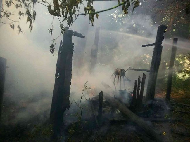 Hasiči zasahovali pri požiari rybárskej chaty v katastri obce Sekule