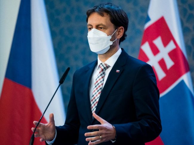 Premiéri Heger, Babiš a Kurz budú v utorok rokovať v rámci Slavkovského formátu