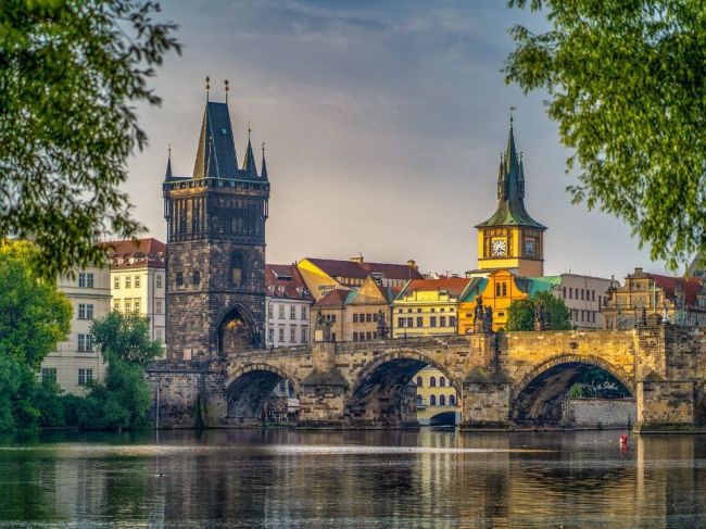 V Česku pribudlo 391 nových nakazených, číslo R rastie