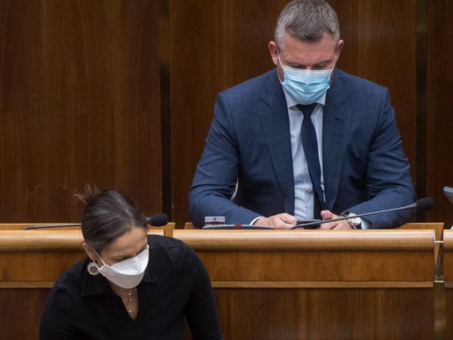 Opozícia v piatok podáva návrh na odvolanie ministerky Márie Kolíkovej
