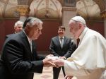 Pápež sa v Budapešti stretol s premiérom Viktorom Orbánom
