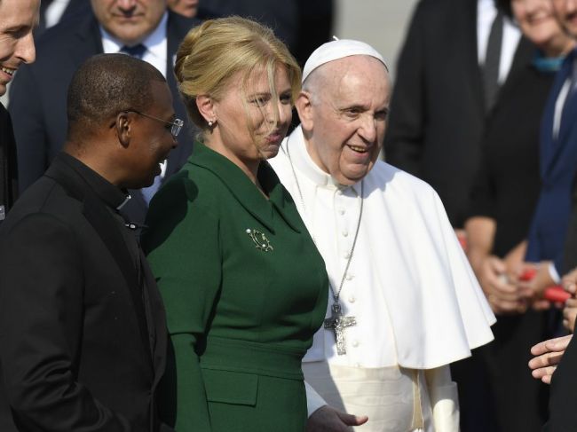 Svätý Otec František priletel na pastoračnú návštevu Slovenska