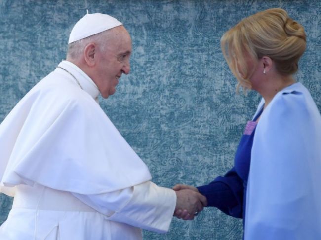 Prezidentka darovala pápežovi symbolické i praktické dary