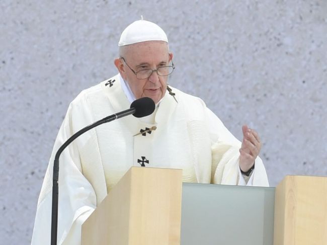 Pápež sa rozlúčil so Slovenskom, nosím vás všetkých v srdci, odkázal