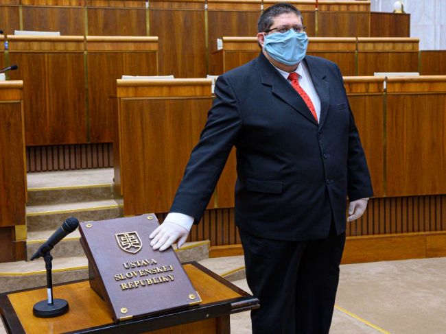 Vojtech Tóth sa vrátil do parlamentu po odchode Bubnára, zložil poslanecký sľub