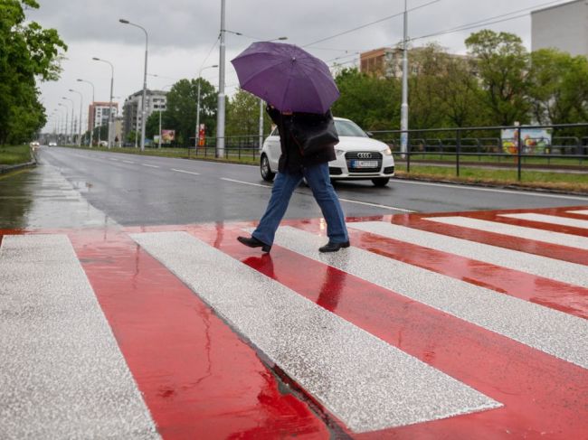 Na Slovensko sa vráti dážď, pre tieto okresy platí výstraha