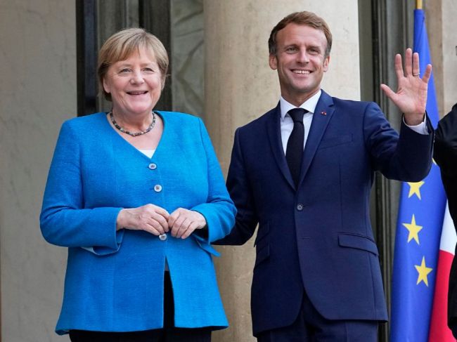 Macron a Merkelová sľubujú úzku spoluprácu až do vytvorenia novej nemeckej vlády