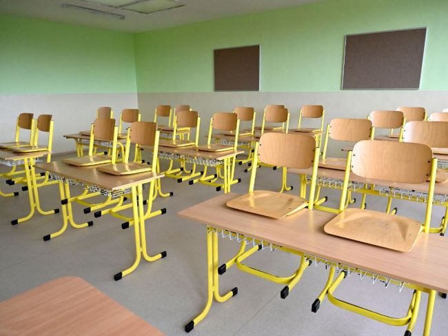 Rodičia testovali deti a odhalili šírenie nákazy, školu zatvorili