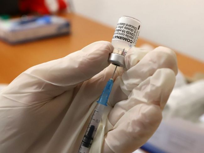 Poradný výbor FDA odmietol odporúčanie podporenej dávky vakcíny Pfizer