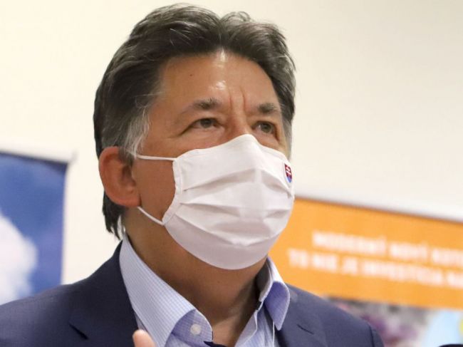 Budaj verí, že šéf agrorezortu si osvojí tému ochrany včely