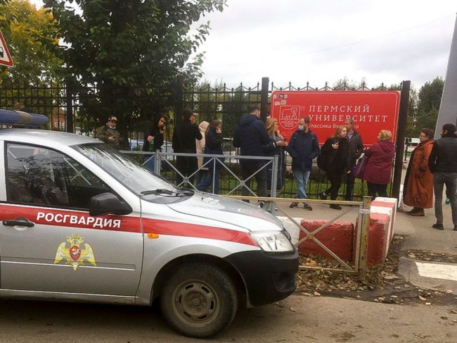 Pri streľbe na univerzite v Perme prišlo o život osem ľudí