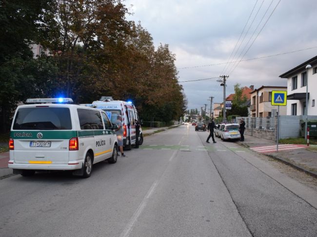 Zomrel 85-ročný cyklista, po strete s autom boj o život prehral