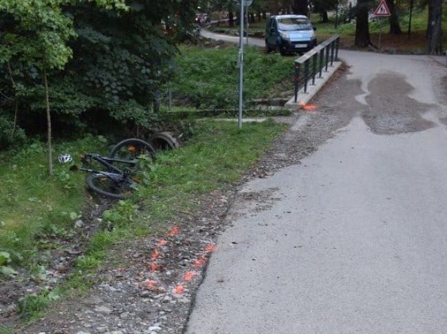 Nehoda cyklistu skončila tragicky, polícia hľadá svedkov